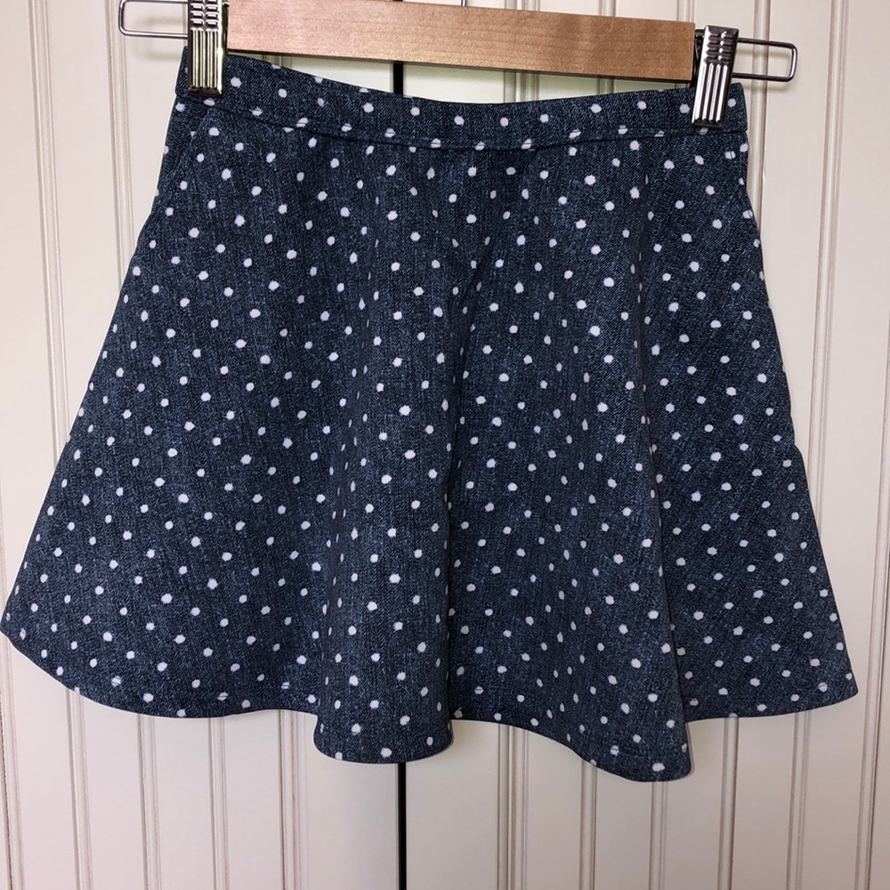Skirt with polka dots